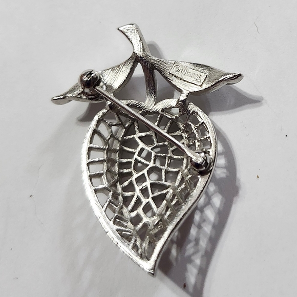 Vintage Crown Trifari Silver Tone Filigree Almond Pin Brooch - Picture 3 of 3